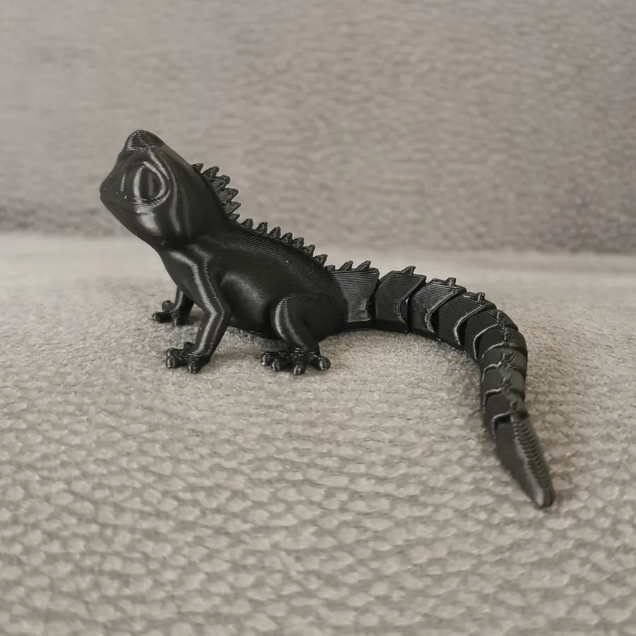 A black 3D-printed lizard with a flexible tail